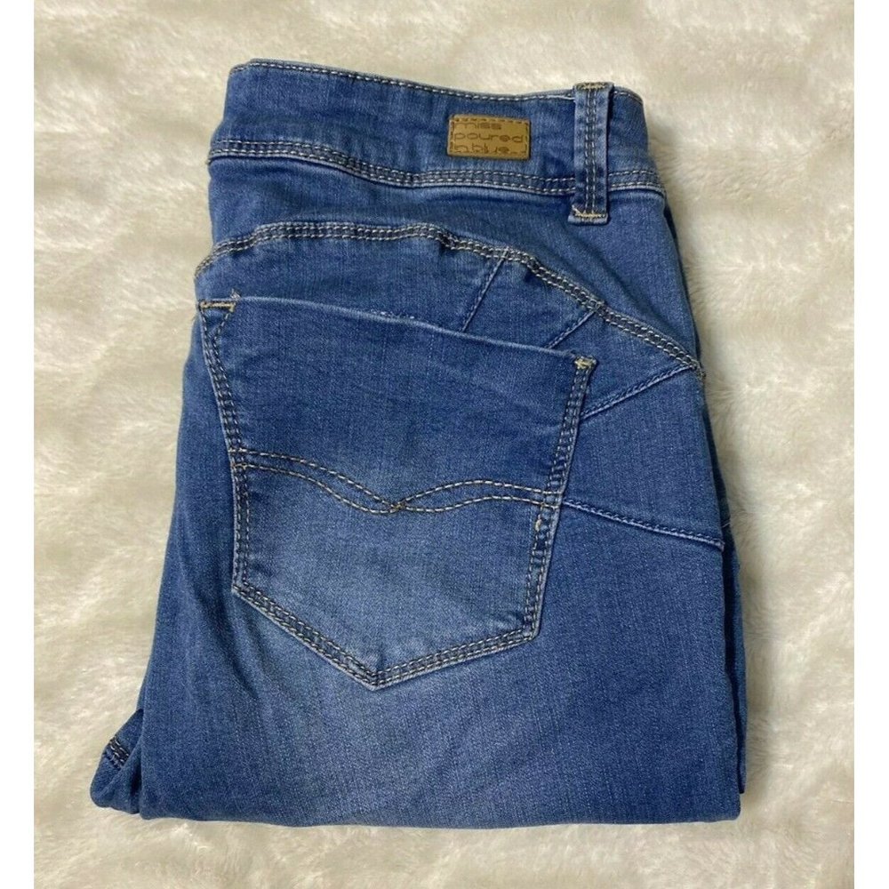 MISS POURED IN BLUE JEANS Women’s Capris size 8 (28x17 Msrd)